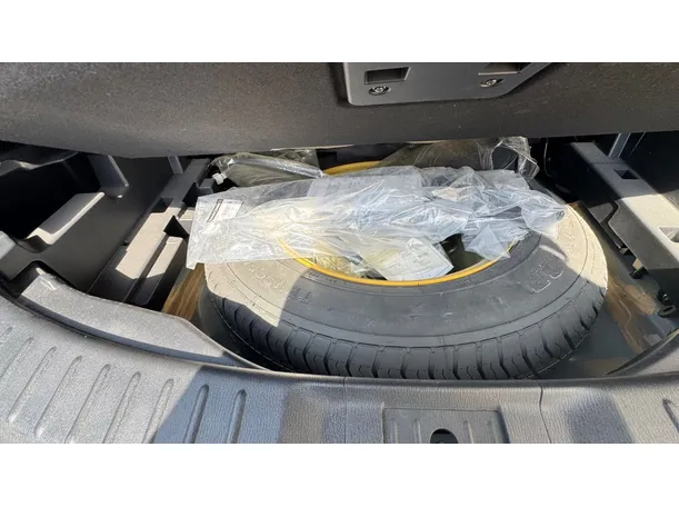 Car image 25