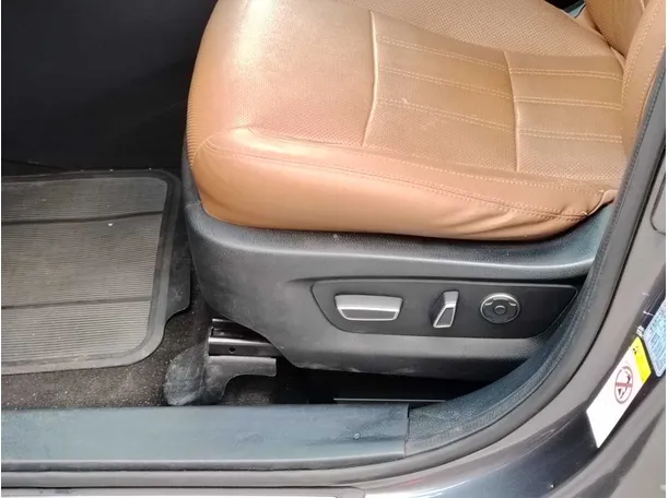 Car image 30