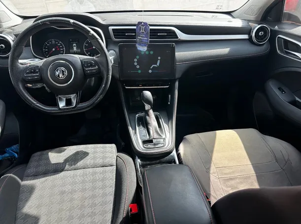Car image 17