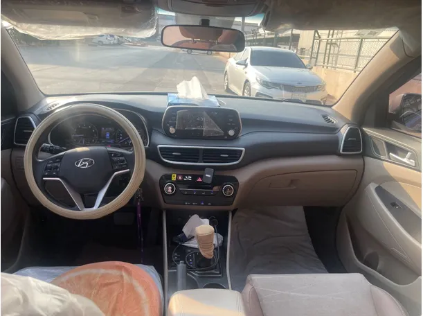 Car image 17