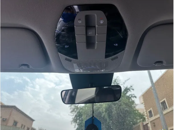Car image 24
