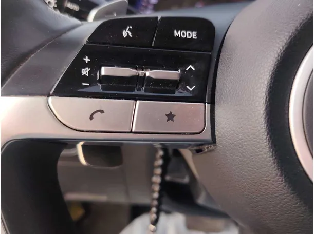 Car image 32