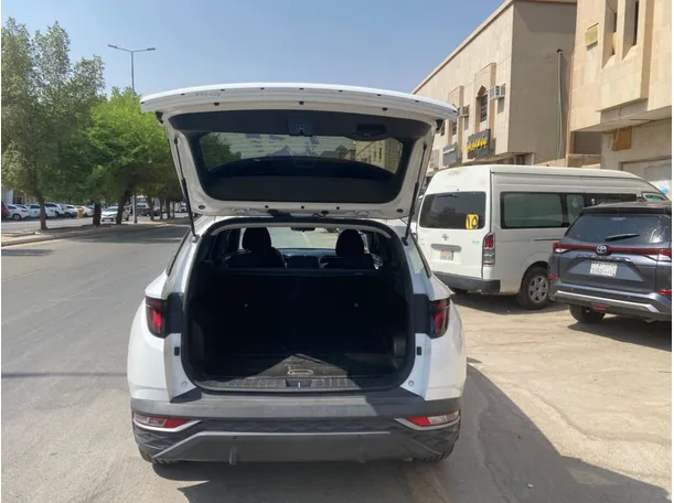 Car image 17