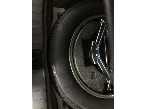 Car image 23
