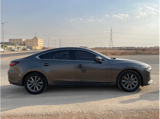 Car image 4
