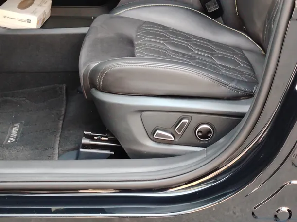 Car image 34