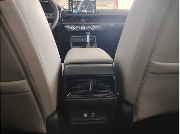 Car image 33