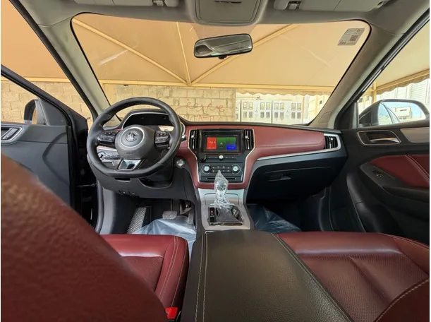 Car image 14