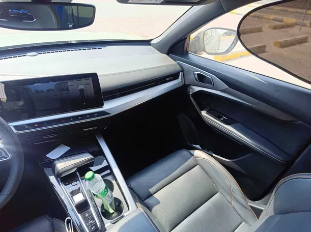 Car image 20