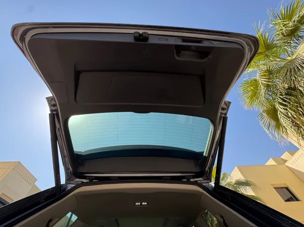 Car image 24