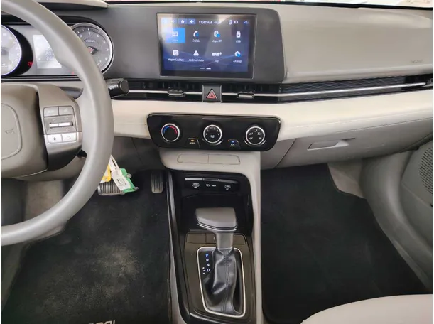 Car image 19