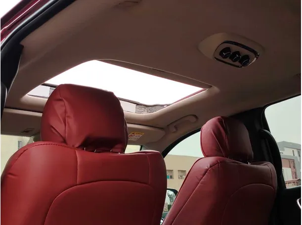 Car image 18