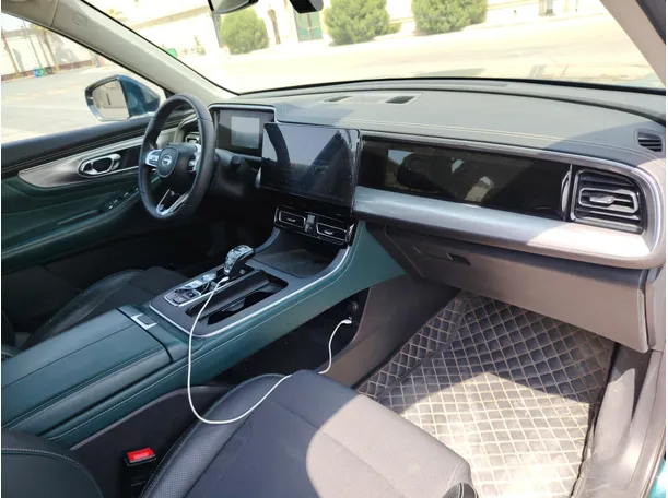 Car image 14