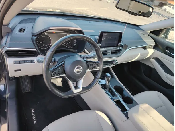 Car image 20