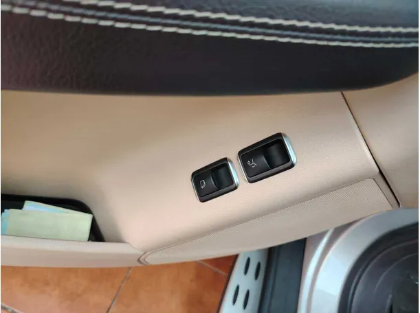 Car image 33