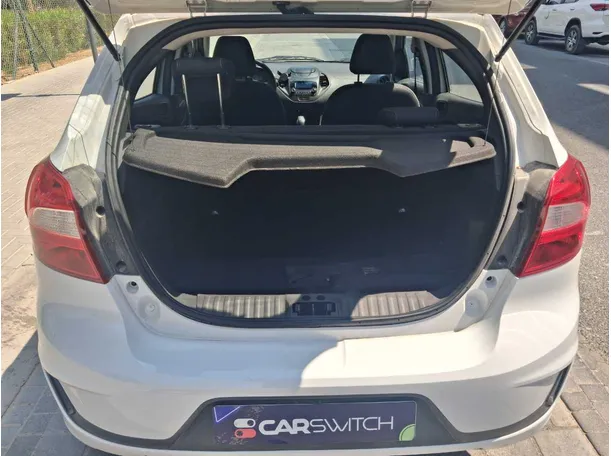 Car image 19