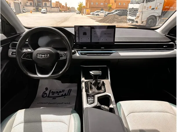 Car image 16