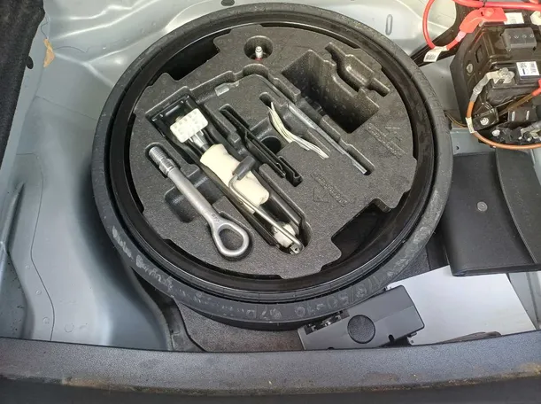 Car image 20