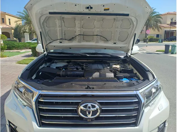 Car image 26