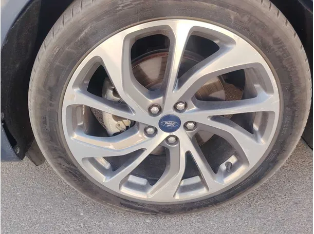 Car image 10