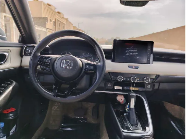 Car image 18