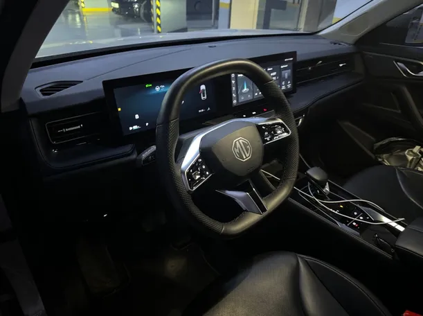 Car image 11