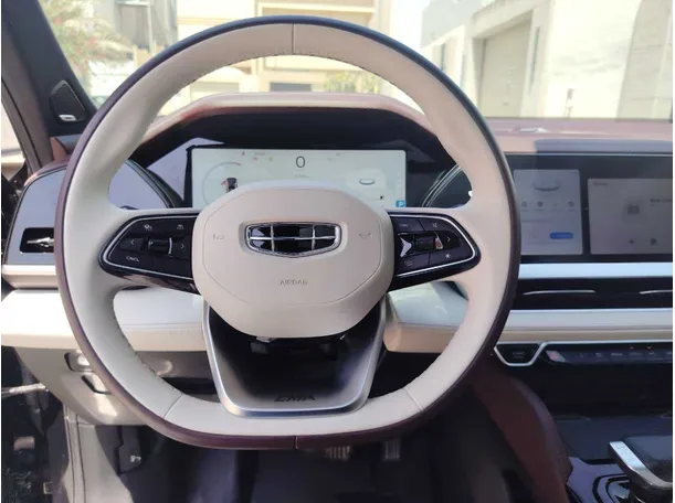 Car image 24