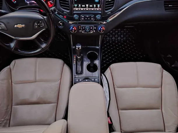 Car image 18