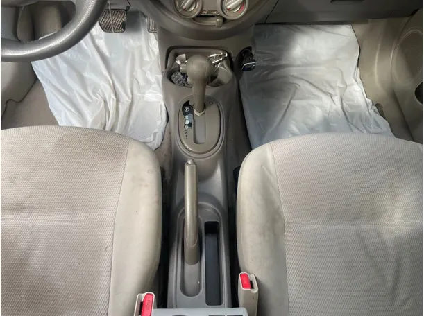 Car image 18