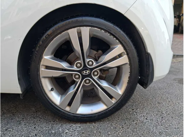 Car image 9