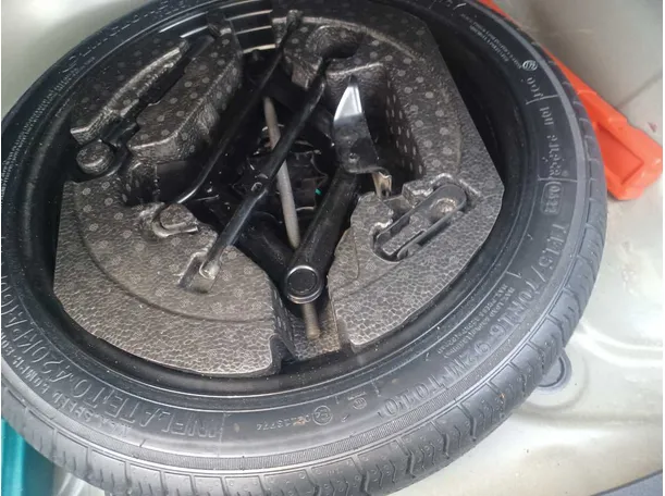Car image 20