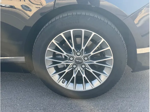 Car image 9