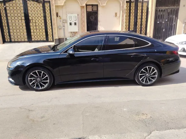 Car image 8