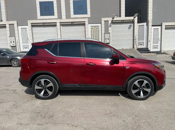 Car image 4