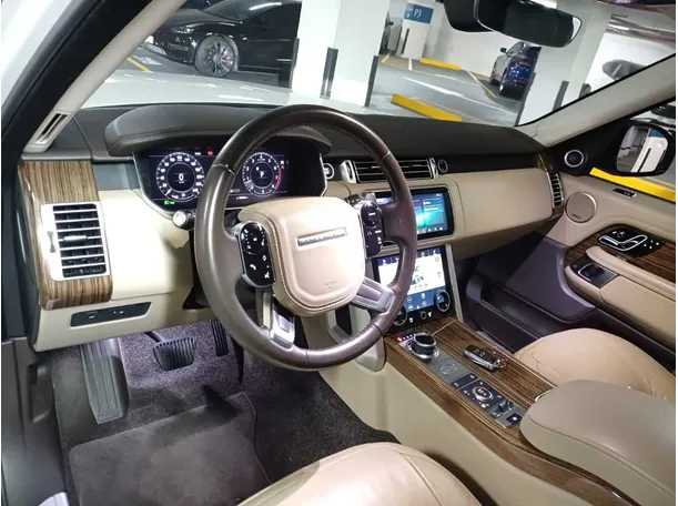 Car image 11