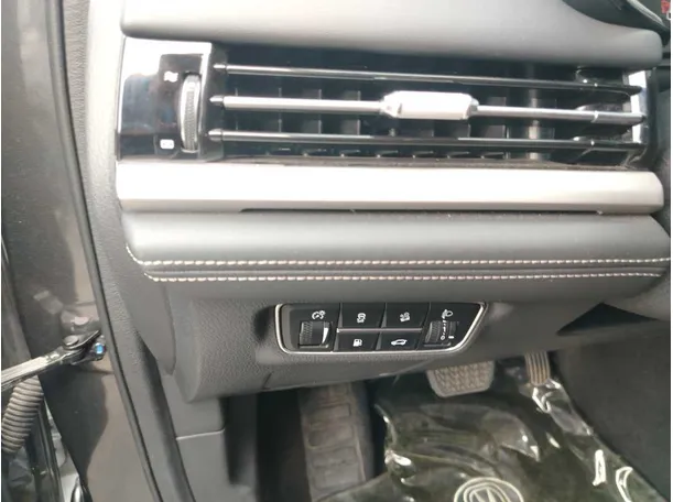 Car image 40
