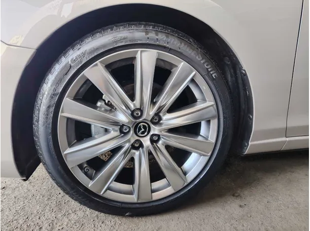 Car image 9