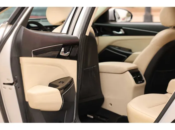 Car image 38