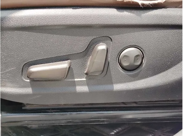 Car image 29