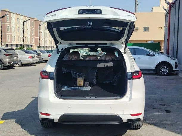 Car image 25