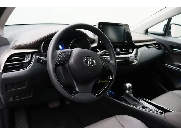 Car image 4