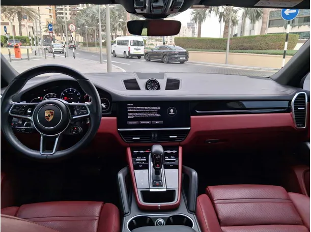 Car image 18