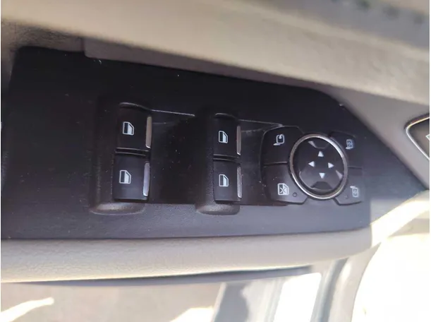 Car image 29