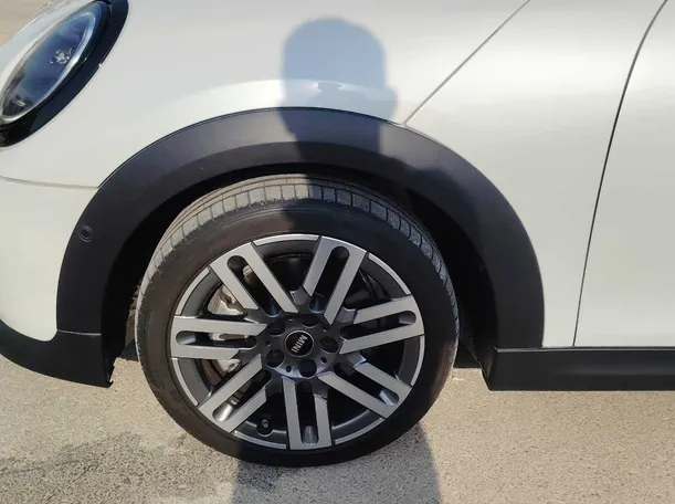 Car image 10