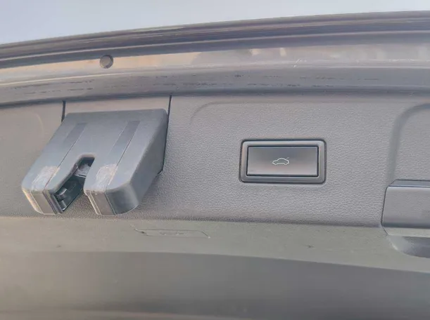 Car image 31