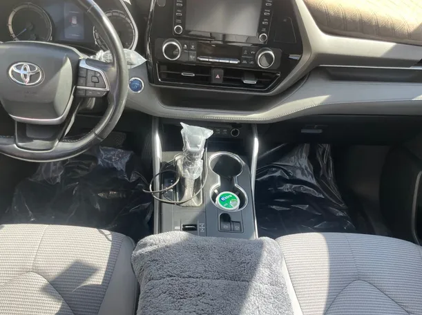 Car image 19