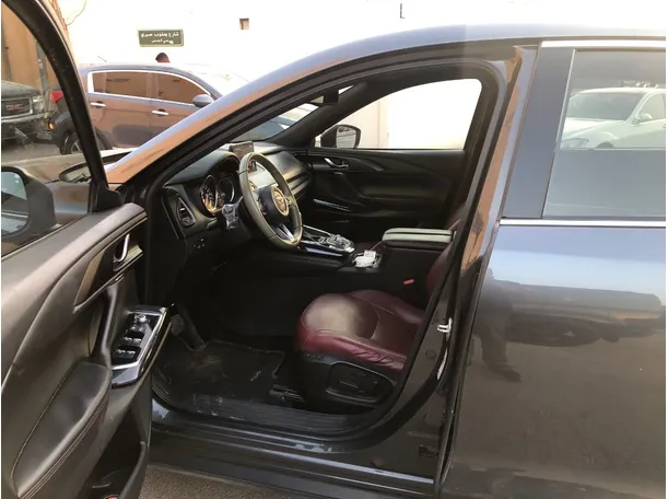 Car image 12
