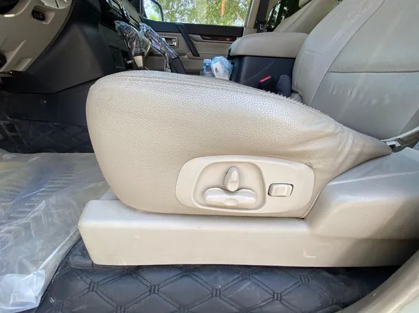 Car image 25