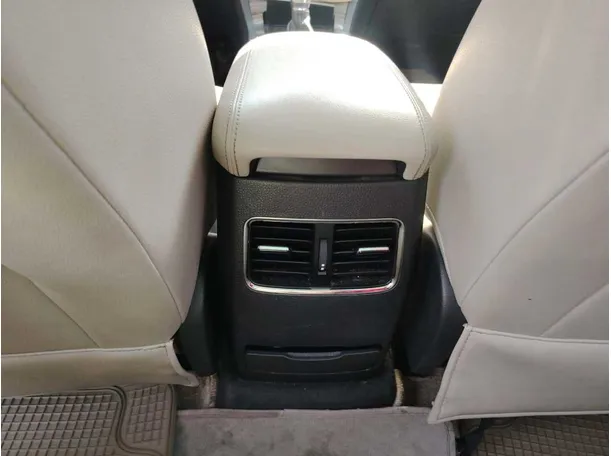 Car image 34