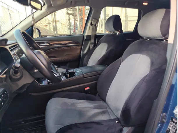 Car image 13